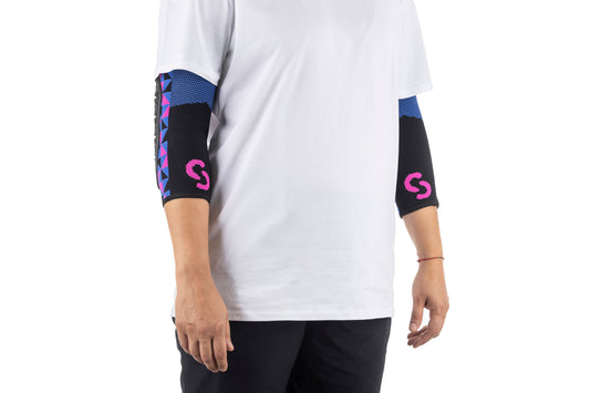 SERYT Flow Elbow Pads Arlecchino Pink Blue