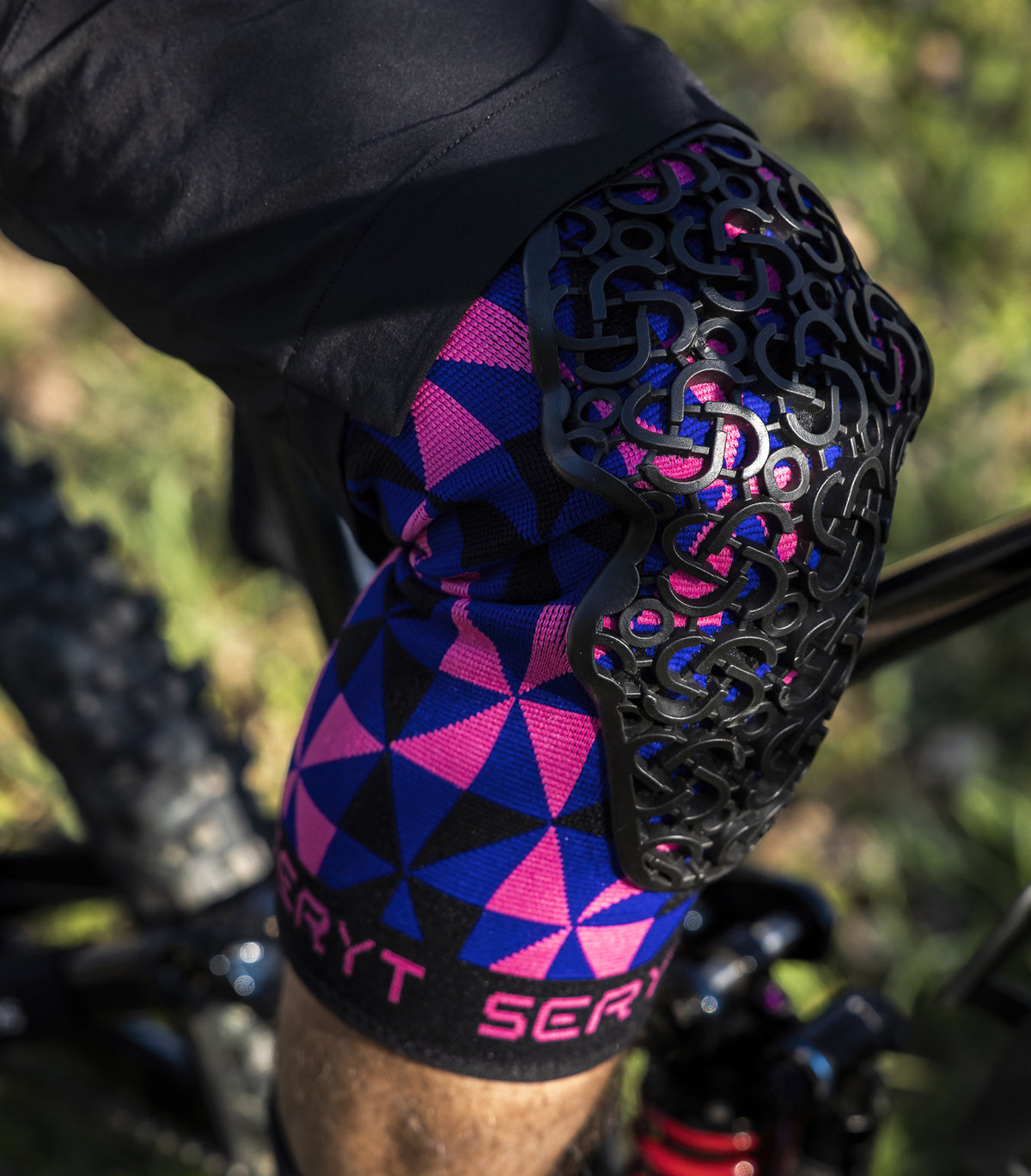 SERYT YOUTH Knee Pads Arlecchino Pink Blue