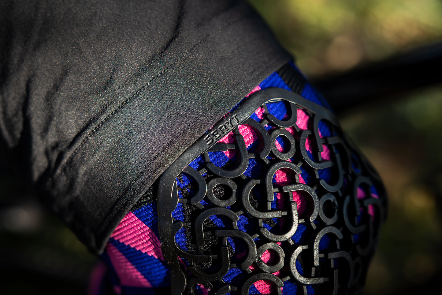 SERYT Flow Knee Pads Arlecchino Pink Blue