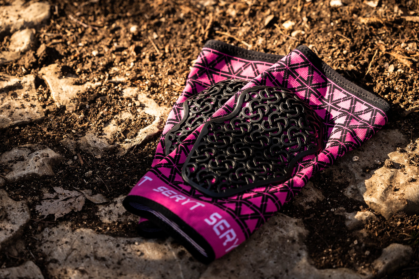 SERYT Flow Knee Pads Checker Pink