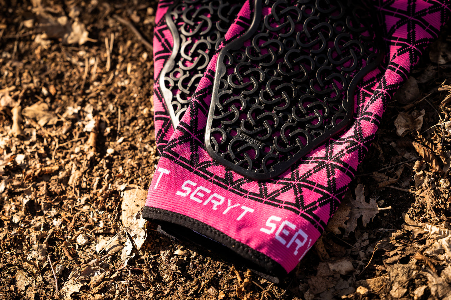 SERYT Flow Knee Pads Checker Pink