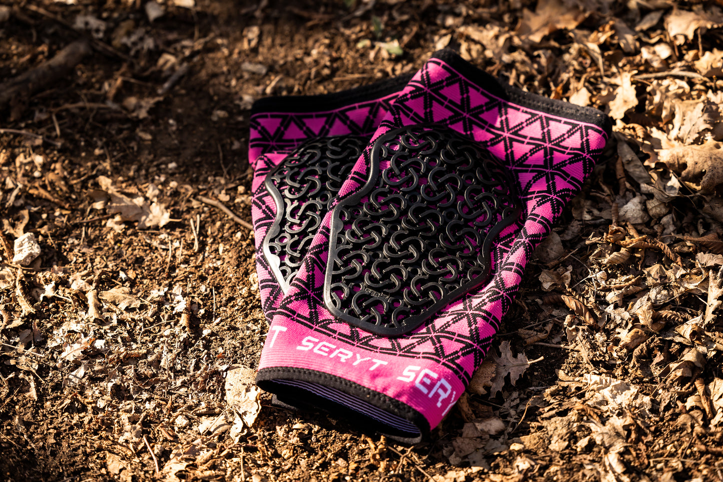 SERYT Flow Knee Pads Checker Pink