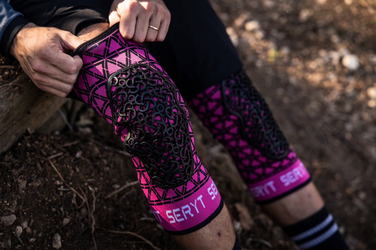 SERYT Flow Knee Pads Checker Pink